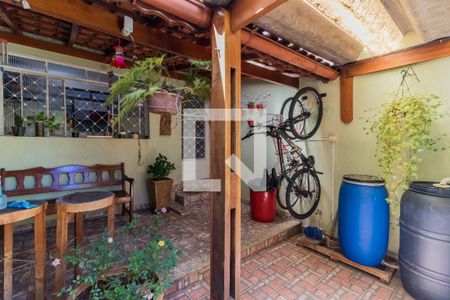 Casa à venda com 250m², 3 quartos e 5 vagas Casa à venda com 250m², 3 quartos e 5 vagasQuintal