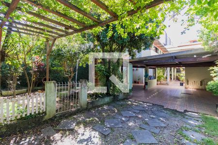 Casa à venda com 250m², 3 quartos e 5 vagas Casa à venda com 250m², 3 quartos e 5 vagasGaragem