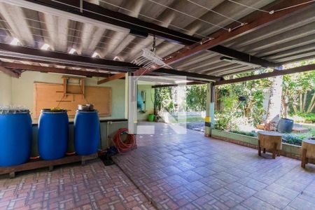 Casa à venda com 250m², 3 quartos e 5 vagas Casa à venda com 250m², 3 quartos e 5 vagasGaragem