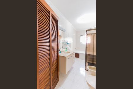 Casa à venda com 250m², 3 quartos e 5 vagas Casa à venda com 250m², 3 quartos e 5 vagasBanheiro