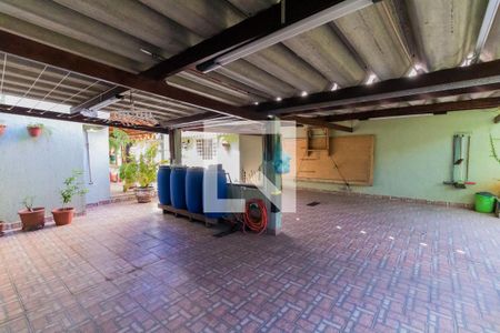 Casa à venda com 250m², 3 quartos e 5 vagas Casa à venda com 250m², 3 quartos e 5 vagasGaragem