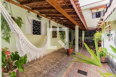 Casa à venda com 250m², 3 quartos e 5 vagas Casa à venda com 250m², 3 quartos e 5 vagasQuintal