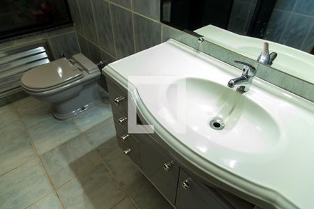 Casa à venda com 370m², 4 quartos e 3 vagas Casa à venda com 370m², 4 quartos e 3 vagasBanheiro da suíte - Detalhe
