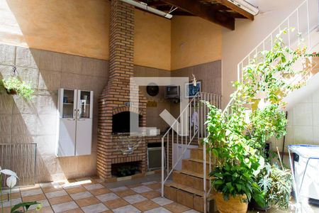 Casa à venda com 370m², 4 quartos e 3 vagas Casa à venda com 370m², 4 quartos e 3 vagasQuintal