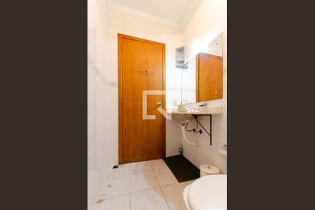 Casa à venda com 220m², 3 quartos e 3 vagas Casa à venda com 220m², 3 quartos e 3 vagasBanheiro