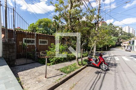 Casa à venda com 232m², 3 quartos e 2 vagasFachada