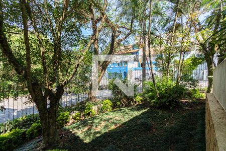 Casa à venda com 232m², 3 quartos e 2 vagasQuintal/Jardim