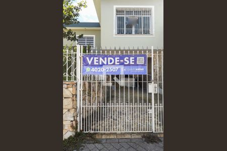 Casa à venda com 160m², 3 quartos e 2 vagas Casa à venda com 160m², 3 quartos e 2 vagasFachada
