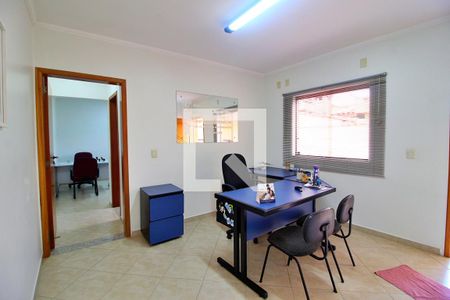 Casa à venda com 300m², 4 quartos e 6 vagasEscritório