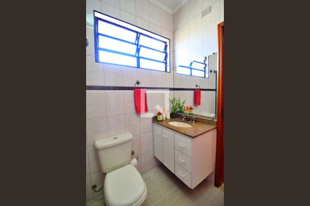 Casa à venda com 300m², 4 quartos e 6 vagasBanheiro da Suíte 1