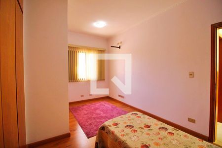 Casa à venda com 300m², 4 quartos e 6 vagasSuíte 2