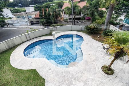 Casa à venda com 640m², 4 quartos e 7 vagas Casa à venda com 640m², 4 quartos e 7 vagasVista