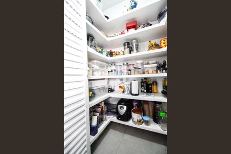 Casa à venda com 640m², 4 quartos e 7 vagas Casa à venda com 640m², 4 quartos e 7 vagasDespensa