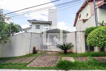 Casa à venda com 640m², 4 quartos e 7 vagas Casa à venda com 640m², 4 quartos e 7 vagasFachada