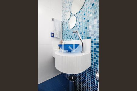 Casa à venda com 640m², 4 quartos e 7 vagas Casa à venda com 640m², 4 quartos e 7 vagasBanheiro de serviço 2