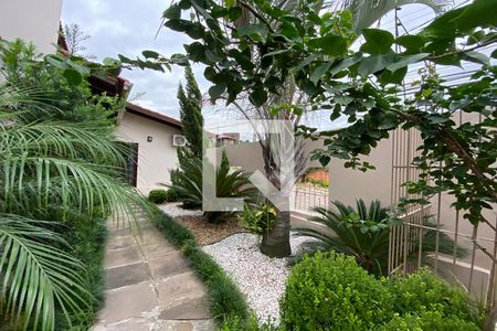 Casa à venda com 230m², 5 quartos e 4 vagasÁrea Externa