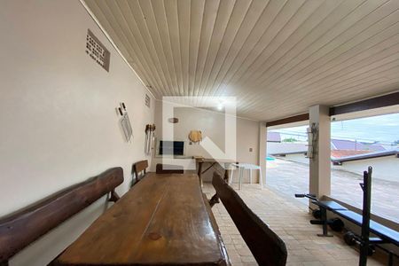 Casa à venda com 230m², 5 quartos e 4 vagasChalé