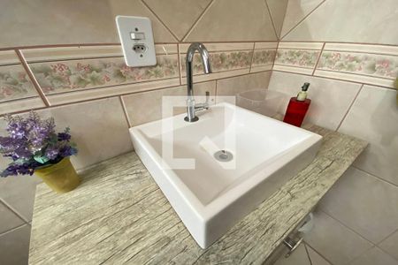 Casa à venda com 230m², 5 quartos e 4 vagasPia do Banheiro 2