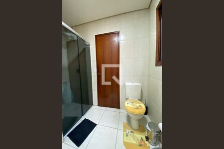 Casa à venda com 230m², 5 quartos e 4 vagasBanheiro do Quarto 1 - Suíte