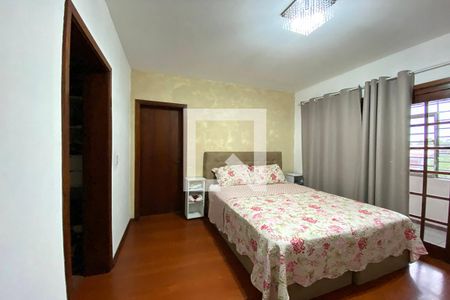 Casa à venda com 230m², 5 quartos e 4 vagasQuarto 1 - Suíte