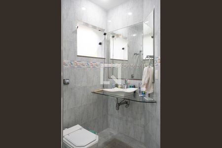 Casa à venda com 365m², 4 quartos e 4 vagas Casa à venda com 365m², 4 quartos e 4 vagasbanheiro quarto 2