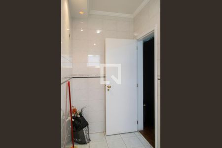 Casa à venda com 365m², 4 quartos e 4 vagas Casa à venda com 365m², 4 quartos e 4 vagasbanheiro quarto 4