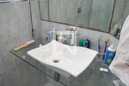Casa à venda com 365m², 4 quartos e 4 vagas Casa à venda com 365m², 4 quartos e 4 vagasbanheiro quarto 2