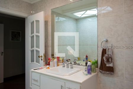 Casa à venda com 365m², 4 quartos e 4 vagas Casa à venda com 365m², 4 quartos e 4 vagasbanheiro quarto 3