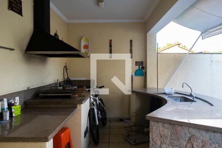 Casa à venda com 365m², 4 quartos e 4 vagas Casa à venda com 365m², 4 quartos e 4 vagaschurrasqueira