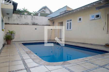 Casa à venda com 365m², 4 quartos e 4 vagas Casa à venda com 365m², 4 quartos e 4 vagasquintal
