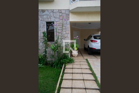 Casa à venda com 365m², 4 quartos e 4 vagas Casa à venda com 365m², 4 quartos e 4 vagasquintal frente