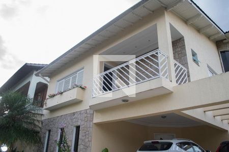 Casa à venda com 365m², 4 quartos e 4 vagas Casa à venda com 365m², 4 quartos e 4 vagasquintal frente