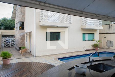Casa à venda com 365m², 4 quartos e 4 vagas Casa à venda com 365m², 4 quartos e 4 vagaschurrasqueira