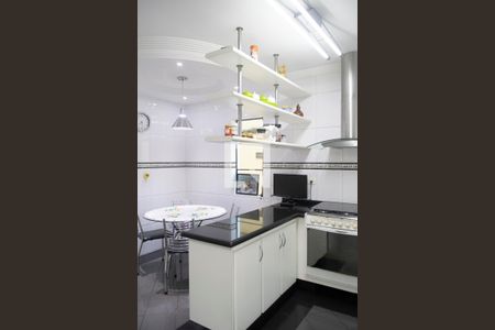 Casa à venda com 365m², 4 quartos e 4 vagas Casa à venda com 365m², 4 quartos e 4 vagascozinha