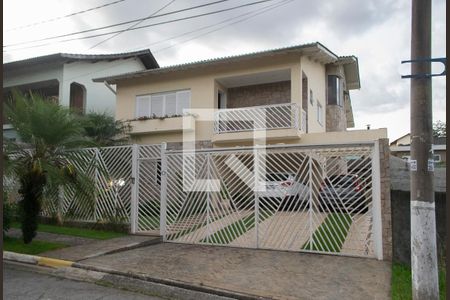 Casa à venda com 365m², 4 quartos e 4 vagas Casa à venda com 365m², 4 quartos e 4 vagasfachada