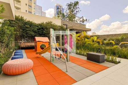 Apartamento à venda com 387m², 4 quartos e 4 vagas Apartamento à venda com 387m², 4 quartos e 4 vagasÁrea Comum - Playground