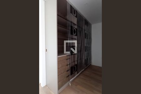 Apartamento à venda com 387m², 4 quartos e 4 vagas Apartamento à venda com 387m², 4 quartos e 4 vagasCloset  da suíte master