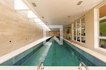 Apartamento à venda com 387m², 4 quartos e 4 vagas Apartamento à venda com 387m², 4 quartos e 4 vagasÁrea comum - Piscina coberta
