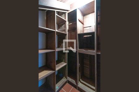 Casa à venda com 350m², 5 quartos e 4 vagas Casa à venda com 350m², 5 quartos e 4 vagasQuarto 3 - suíte