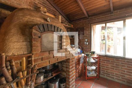 Casa à venda com 350m², 5 quartos e 4 vagas Casa à venda com 350m², 5 quartos e 4 vagasFundos