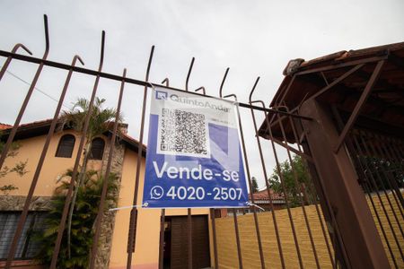 Casa à venda com 350m², 5 quartos e 4 vagas Casa à venda com 350m², 5 quartos e 4 vagasFachada