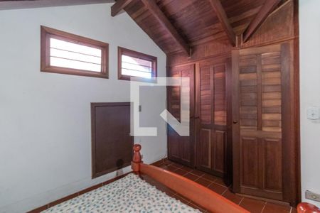 Casa à venda com 350m², 5 quartos e 4 vagas Casa à venda com 350m², 5 quartos e 4 vagasQuarto 1 - suíte