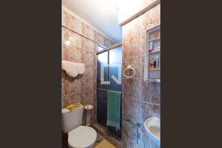 Casa à venda com 350m², 5 quartos e 4 vagas Casa à venda com 350m², 5 quartos e 4 vagasBanheiro Corredor