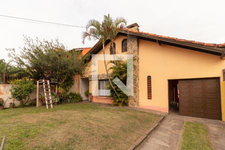 Casa à venda com 350m², 5 quartos e 4 vagas Casa à venda com 350m², 5 quartos e 4 vagasFachada