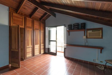 Casa à venda com 350m², 5 quartos e 4 vagas Casa à venda com 350m², 5 quartos e 4 vagasQuarto 3 - suíte