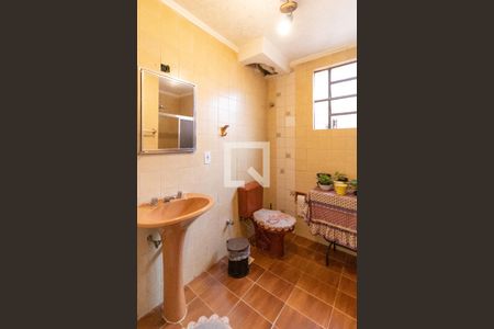 Casa à venda com 350m², 5 quartos e 4 vagas Casa à venda com 350m², 5 quartos e 4 vagasBanheiro Corredor