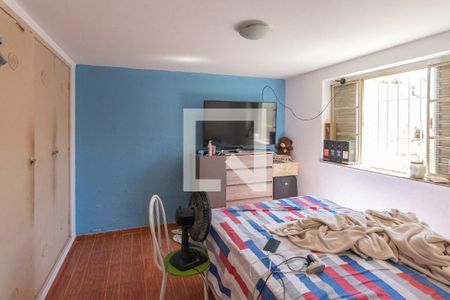 Casa à venda com 215m², 4 quartos e 3 vagas Casa à venda com 215m², 4 quartos e 3 vagasCasa dos Fundos- Quarto