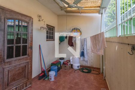 Casa à venda com 215m², 4 quartos e 3 vagas Casa à venda com 215m², 4 quartos e 3 vagasÁrea de Serviço