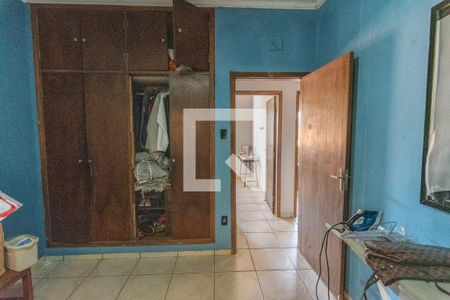 Casa à venda com 215m², 4 quartos e 3 vagas Casa à venda com 215m², 4 quartos e 3 vagasQuarto 2