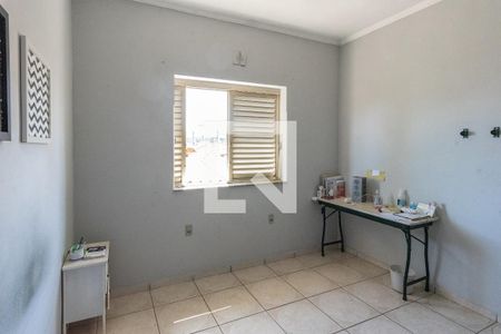 Casa à venda com 215m², 4 quartos e 3 vagas Casa à venda com 215m², 4 quartos e 3 vagasQuarto 1